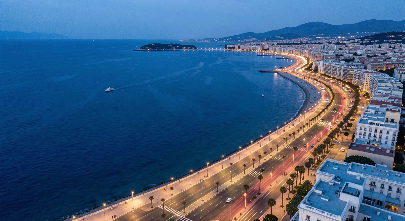 Promenade des Anglais à Nice au crépuscule
